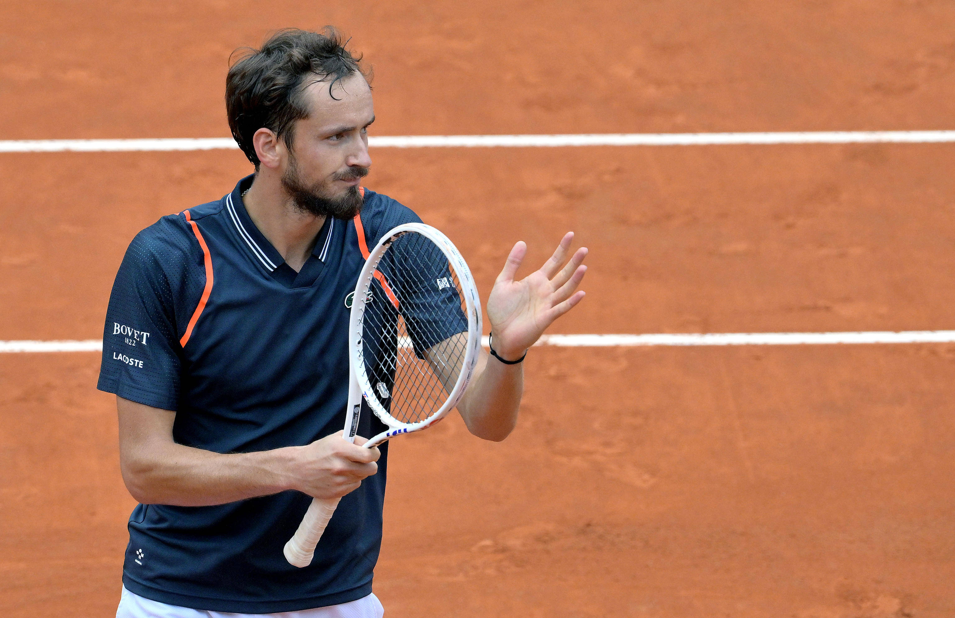 戴维斯杯逆转法网,梅德韦杰夫扛起全队 戴维斯杯逆转法网,梅德韦杰夫扛起全队