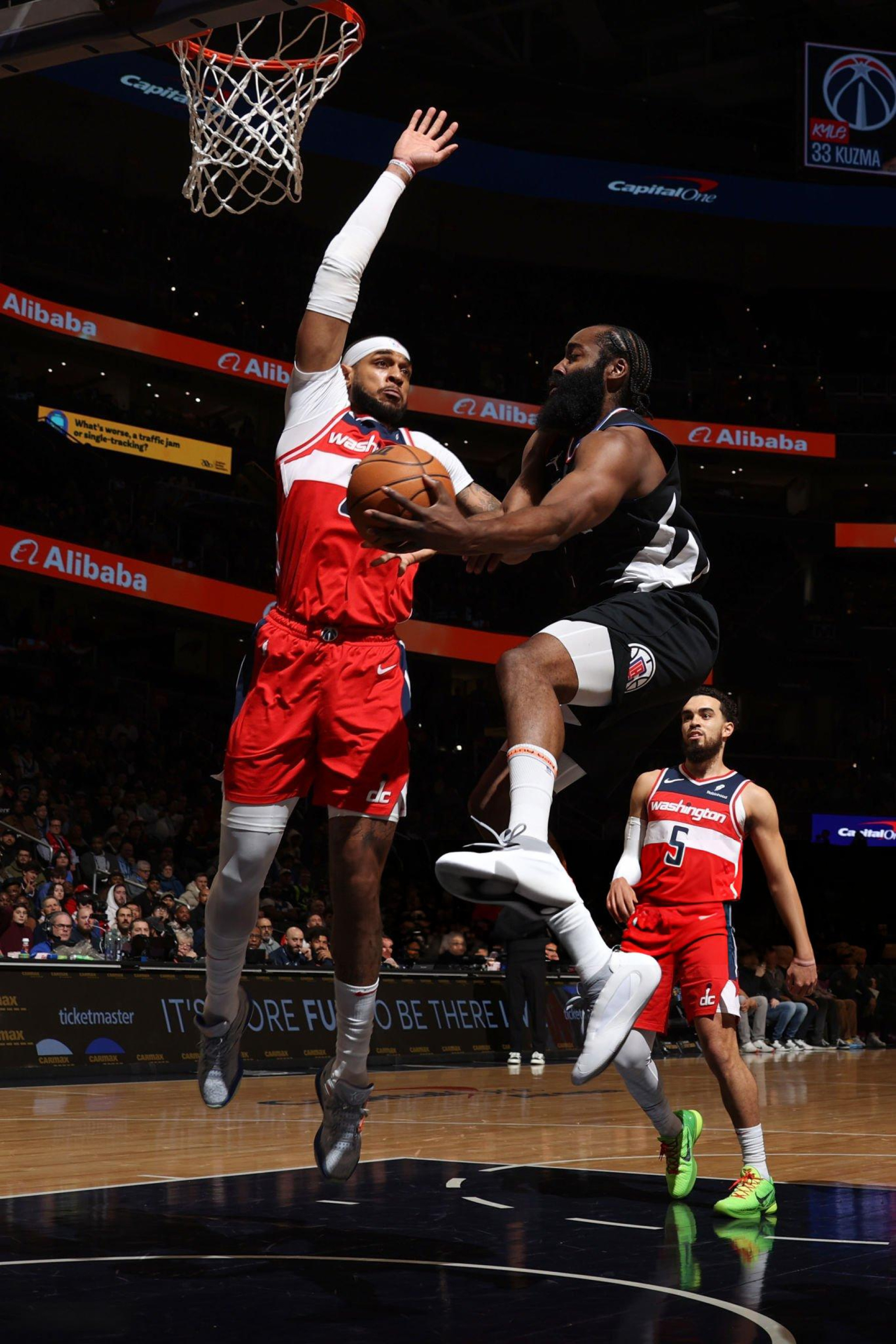 篮网完胜火箭,哈登惊艳四座 篮网完胜火箭,哈登惊艳四座