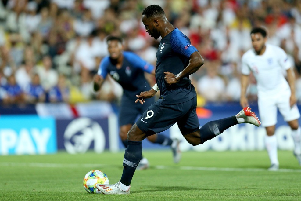 英格兰队逆转法国队，波尔惊艳四座