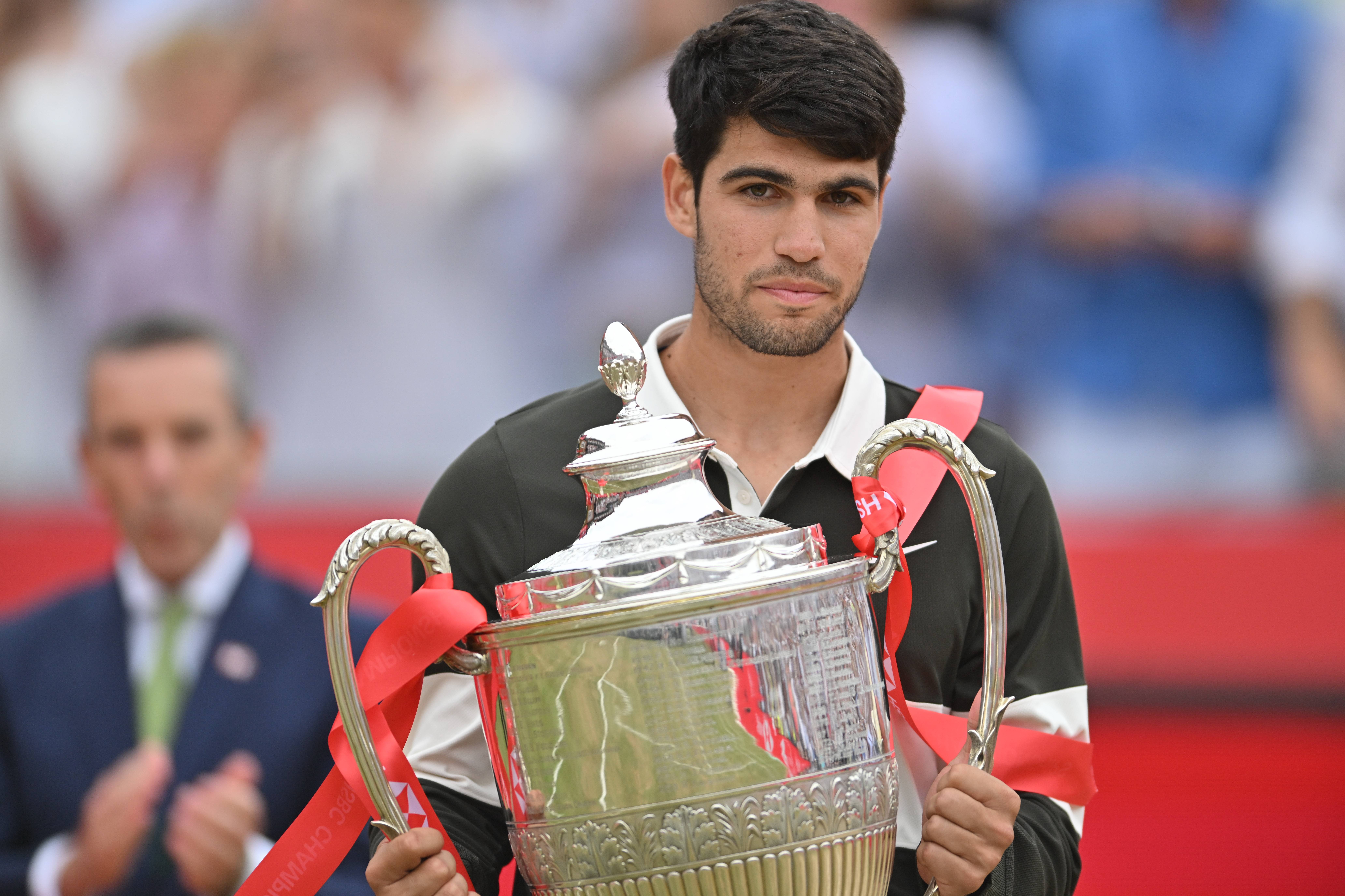 年终总决赛完胜拉沃尔杯,阿尔卡拉斯扛起全队 年终总决赛完胜拉沃尔杯,阿尔卡拉斯扛起全队
