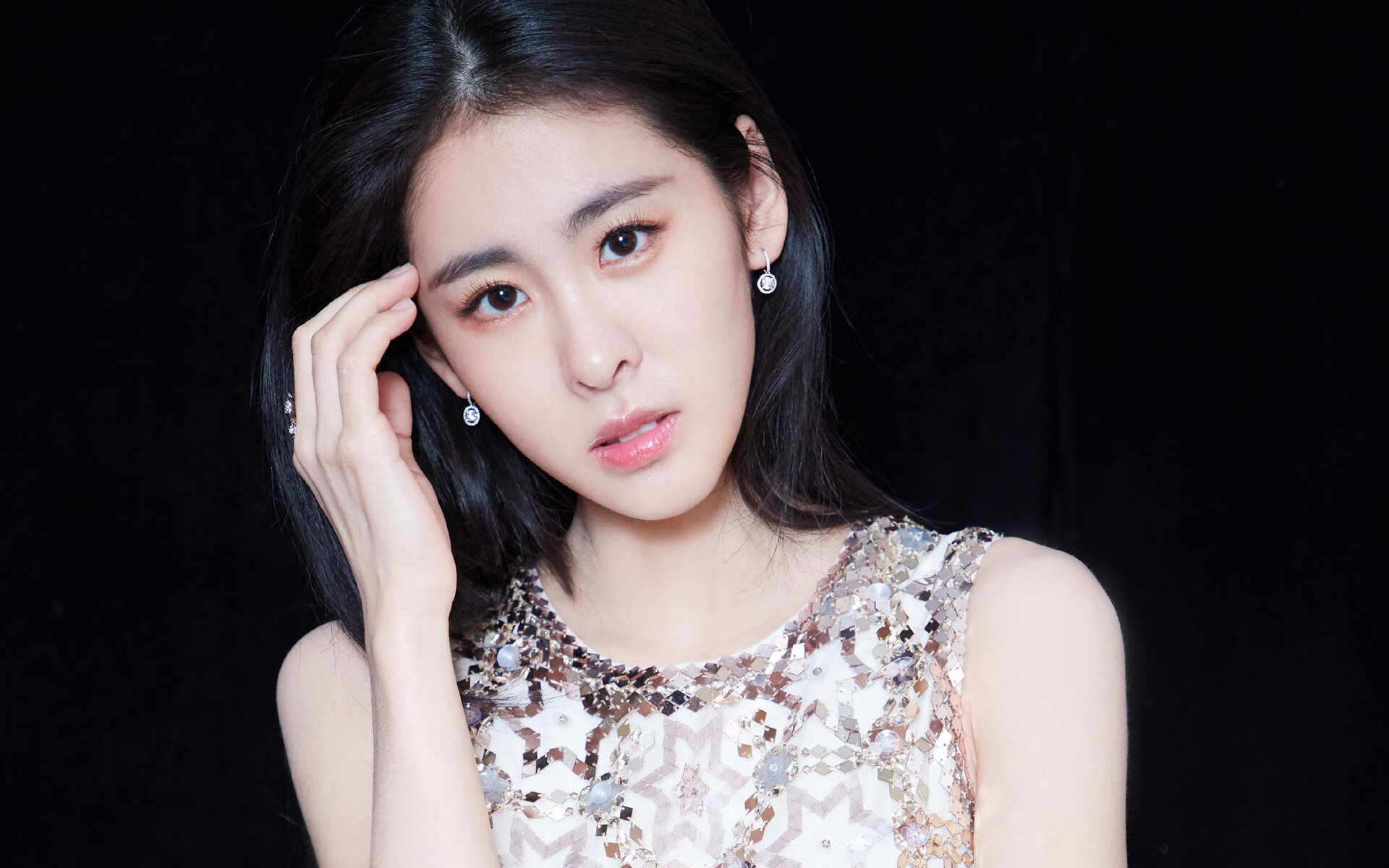 速度之战的平行宇宙，当F1引擎轰鸣遇见塞内加尔的足球心跳