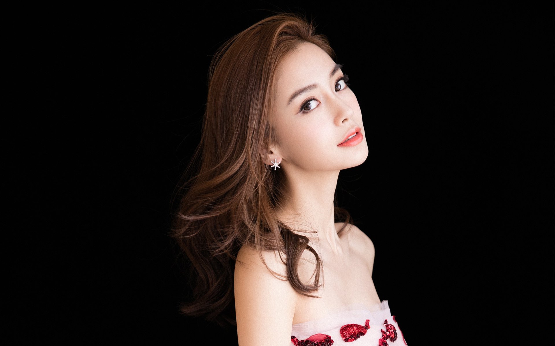 红色旋风，F1揭幕战的硝烟与火箭淘汰赛的热血